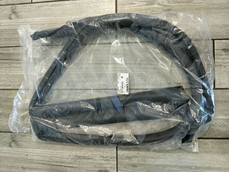 SUBARU Impreza GC8 4Dr Genuine Lh+Rh Exterior Window Rubber Weather Seals A