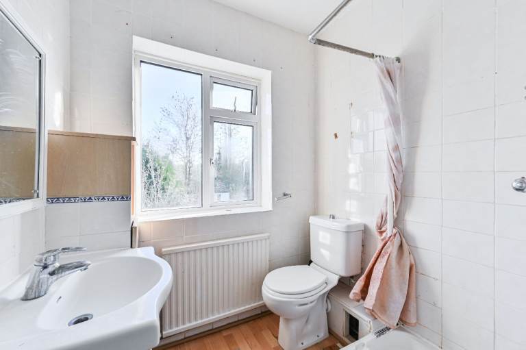 3 bed 2 living rooms Thornton Heath 