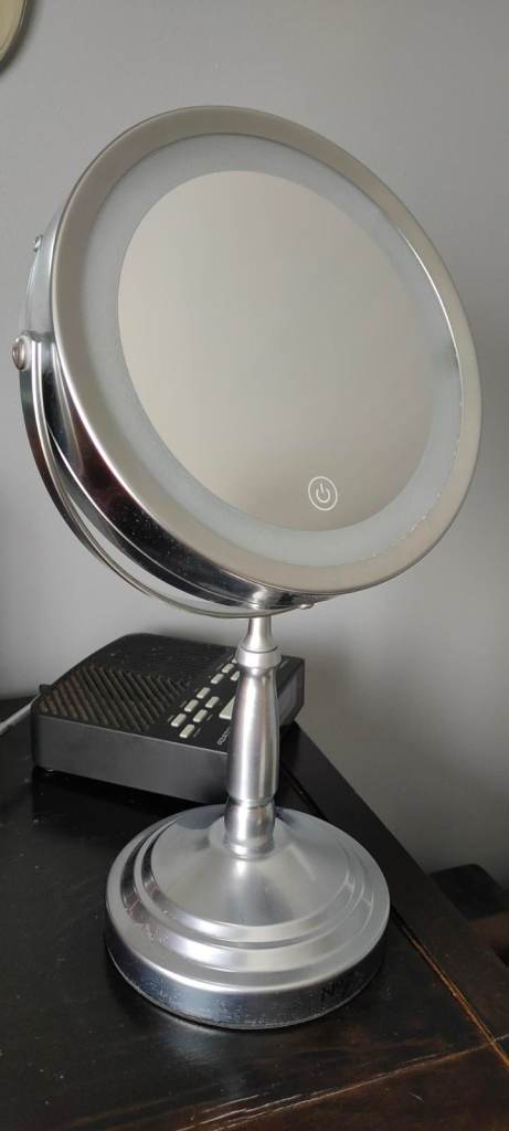 Cordless Illuminated Mirror