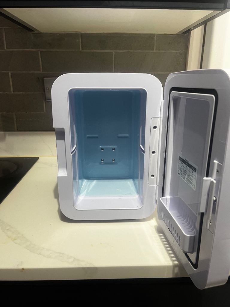 image for White Mini Fridge 