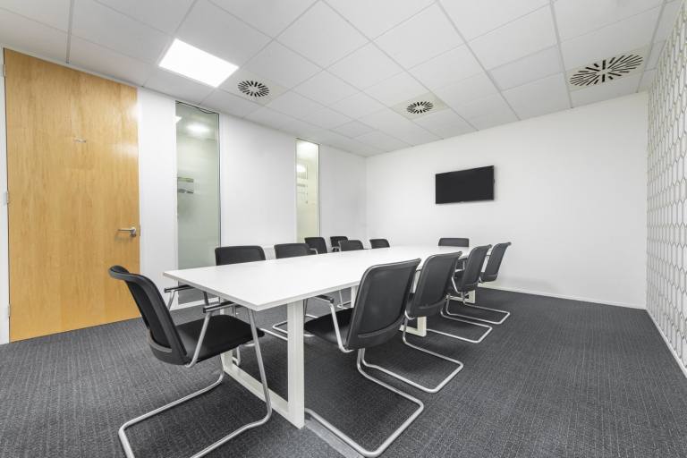 Portsmouth - PO6 3EZ \ Adaptable Large Office Space for Your Business