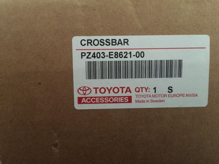 Toyota Verso Crossbars / roofrack Genuine Toyota Part PZ403-E8621-00
