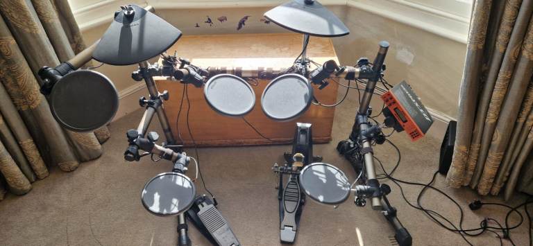 Electronic Drum Kit - Yamaha DTXPRESS