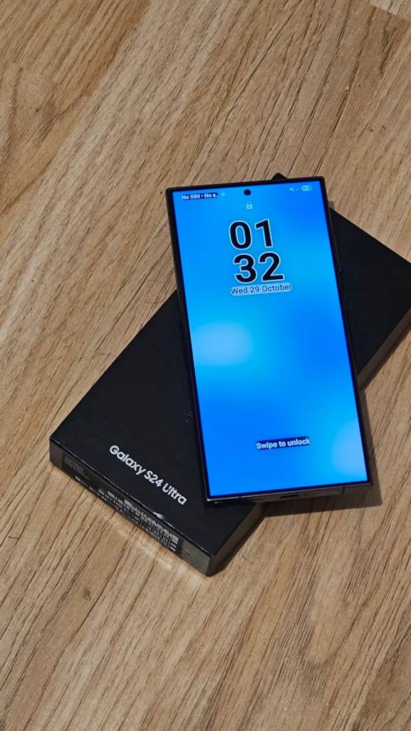 Samsung Galaxy S24 Ultra 256GB under warranty like new