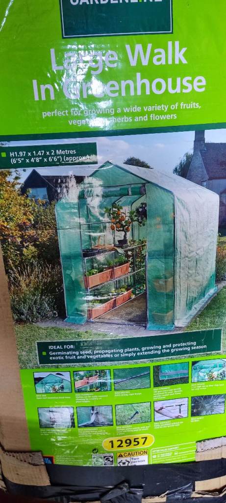 Walk in greenhouse 