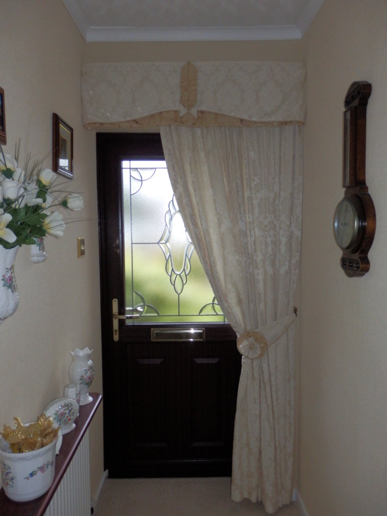 Cream damask bespoke fully lined pencil pleat door curtain/pelmet/tie-back 