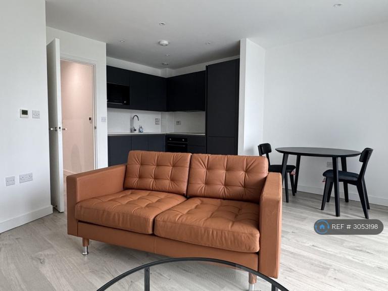1 bedroom flat in Hartingtons Court, London, N4 (1 bed) (#3053198)