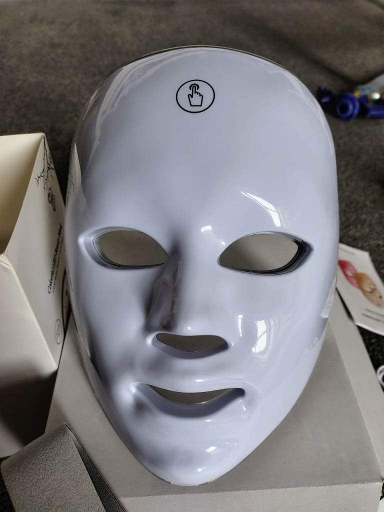 White LED Light Therapy Beauty Mask - Brand New