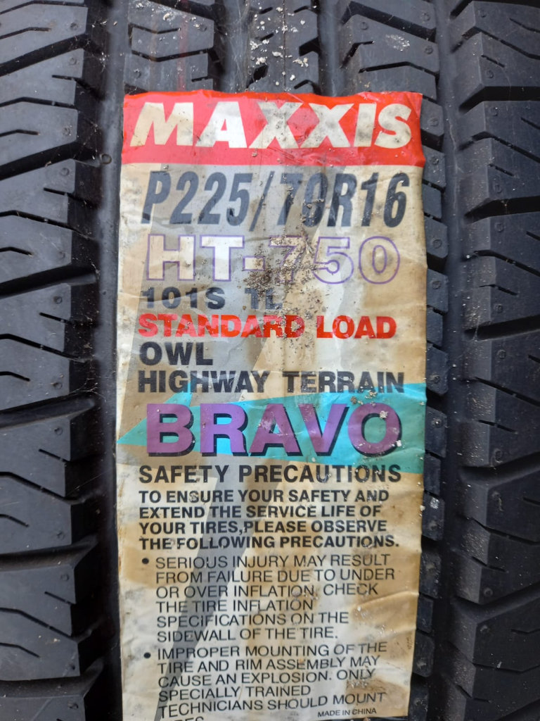 2x Maxxis car tyres P225/70R16 