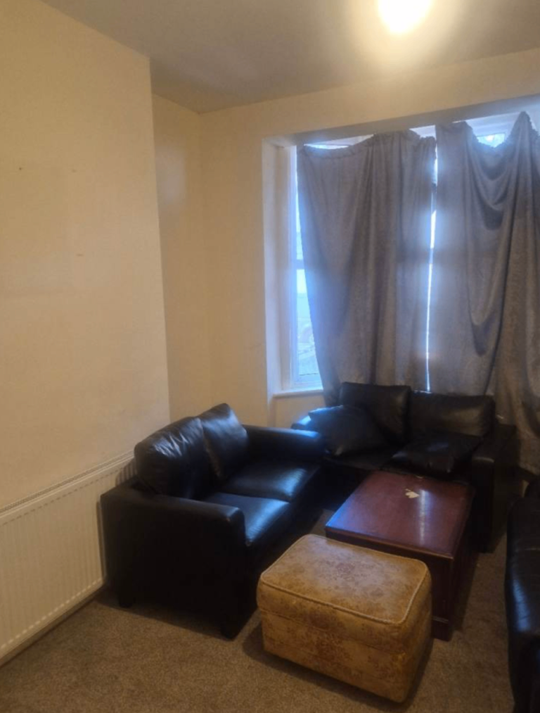 4-Bedroom House | Renovated | Fitted Kitchen | Vaughan Avenue, Doncaster, South Yorkshire-DN1