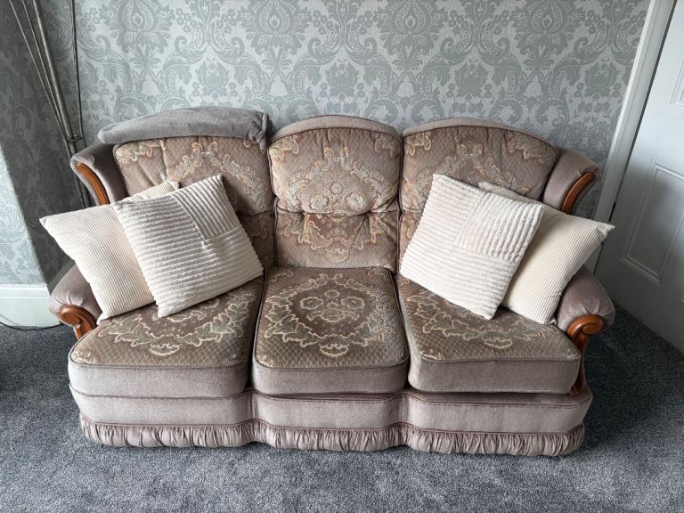 Vintage Style 3-Seater Sofa and Armchair Set – Good Condition
