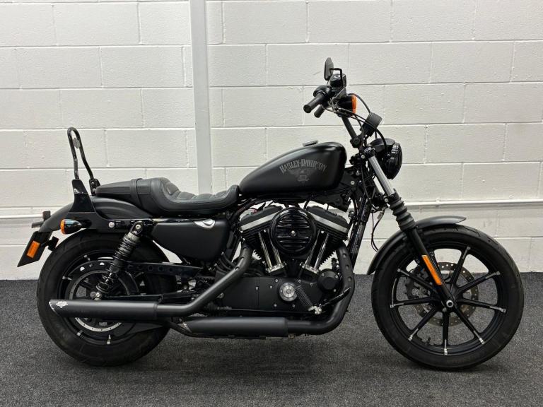 HARLEY DAVIDSON XL883N IRON ** VANCE and HINES - SISSY BAR - 12 MONTHS MOT **