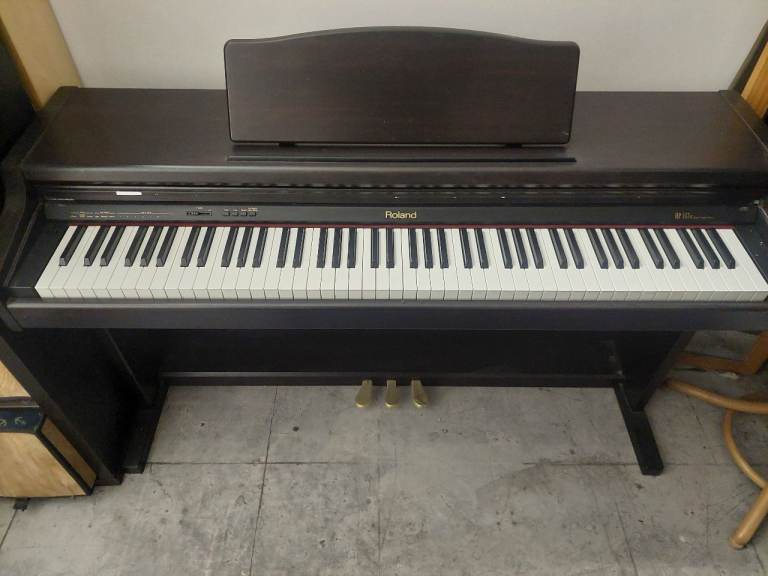 Roland HP-147e digital piano with Roland stool
