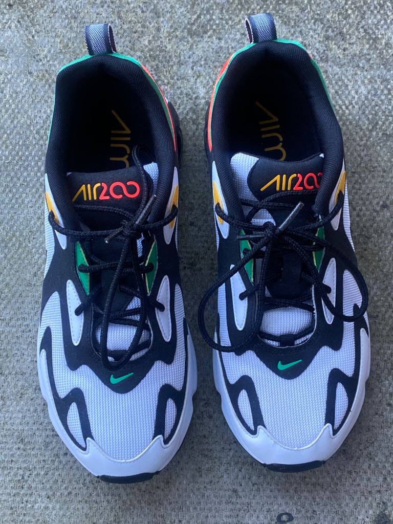 NIKE MENS OR YOUTHS TRAINING SHOES FOR SALE. AS NEW CONDITION.