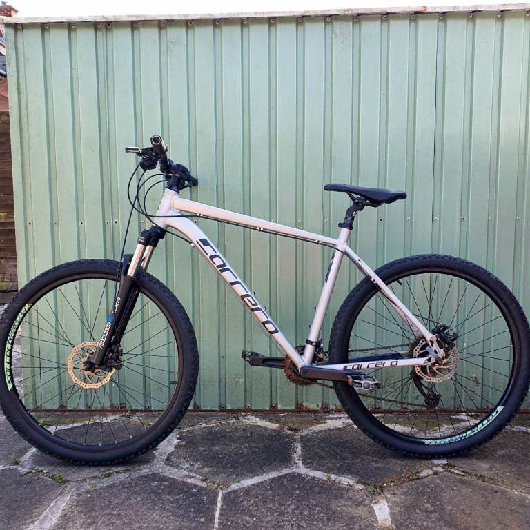 Carrera valour disc hardtail mountain bike 