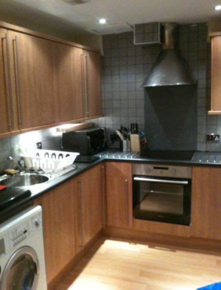 Beautifully presented Room Available Home street Tollcross 