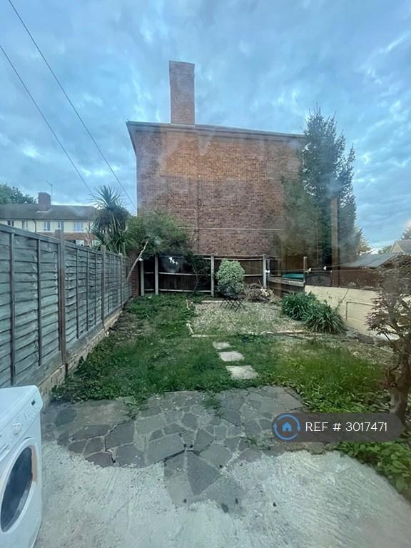 2 bedroom house in Corran Way, South Ockendon, RM15 (2 bed) (#3017471)