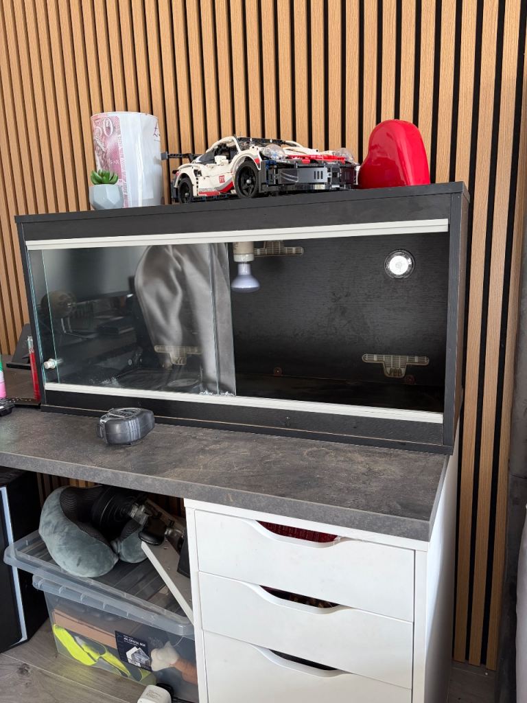 Reptile vivarium tank 