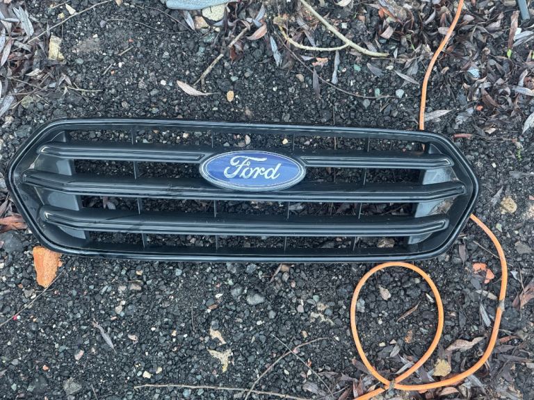 Transit custom front grill 