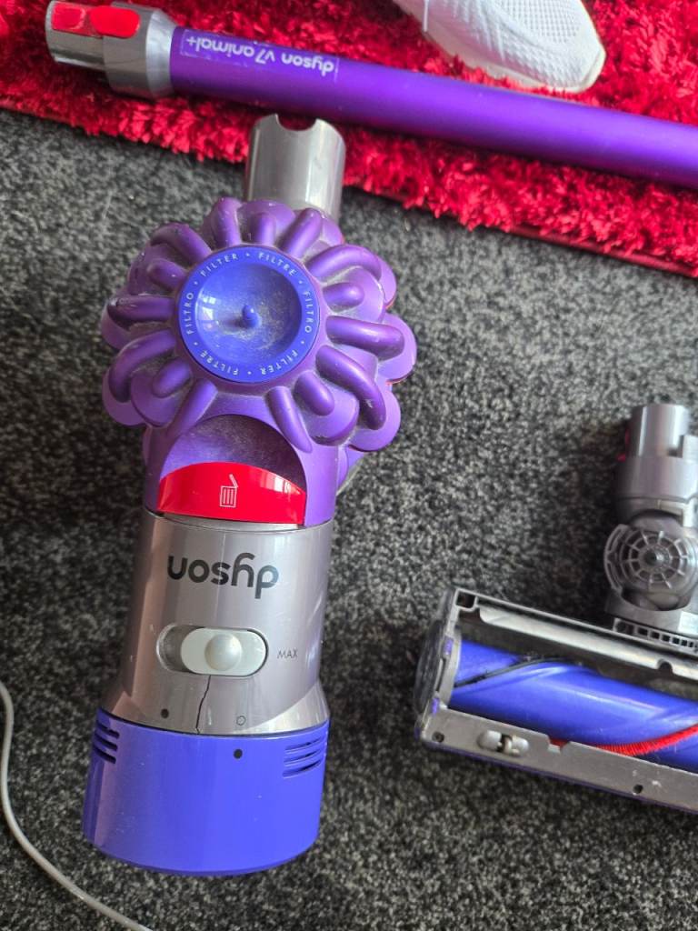 Dyson V7 Animal+ Cordless Vacuum Cleaner with Accessories