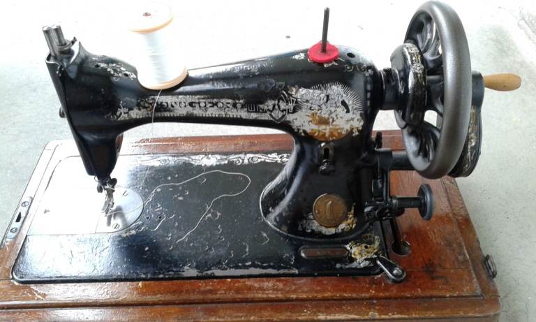 Vintage sewing machine.£40
