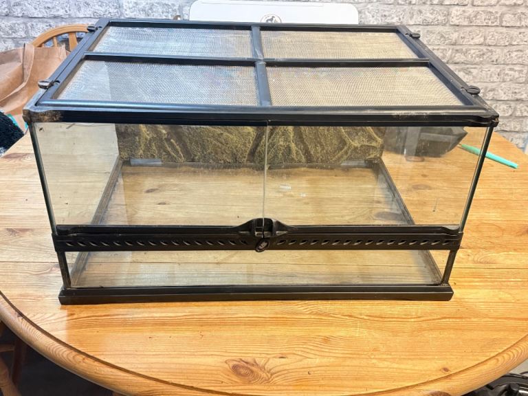 Exo Terra Natural Glass Terrarium - Medium/Low 24” x 18” x 12” (60 x 45 x 30 cm)