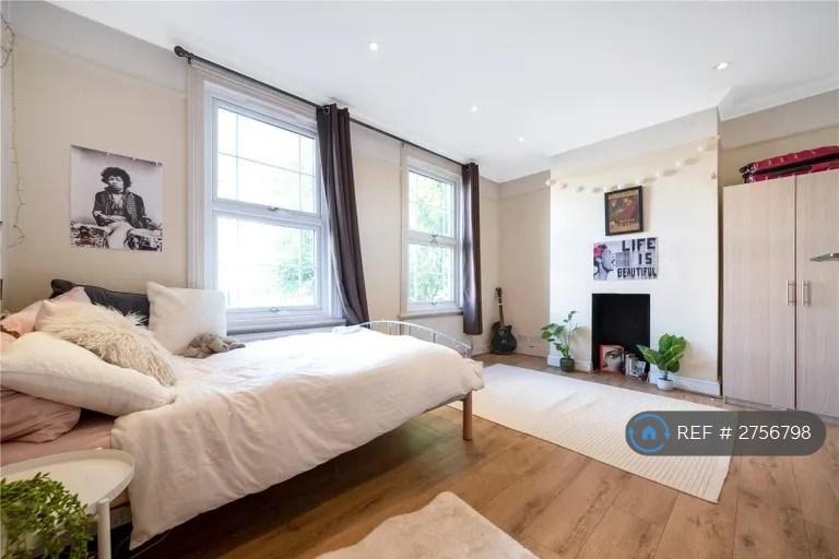 1 bedroom in New Cross Road, London, SE14 (#2756798)