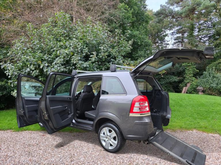 2011 Vauxhall Zafira 1.8i Exclusiv Wheelchair Accessible Vehicle 4 Seater Wheelchair Accessible V...