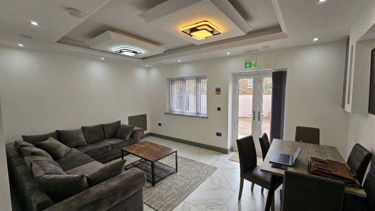 STOKE SHARED ACCOMMODATION – BILLS INCLUDED. Must recieve benefits. 