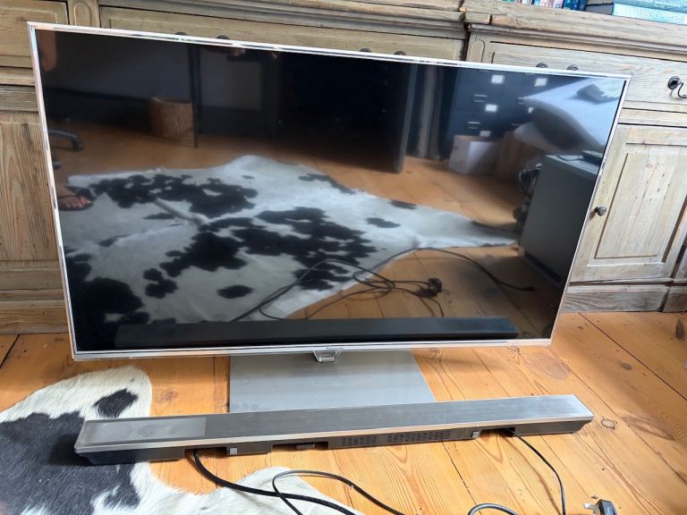 Panasonic 47" Full HD Smart 3D TV + Matching 240W Wireless Soundbar & Subwoofer Bundle