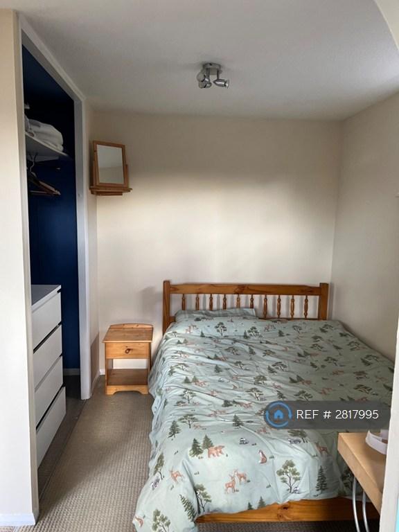 1 bedroom flat in Opal House, Worcester Park, KT4 (1 bed) (#2817995)
