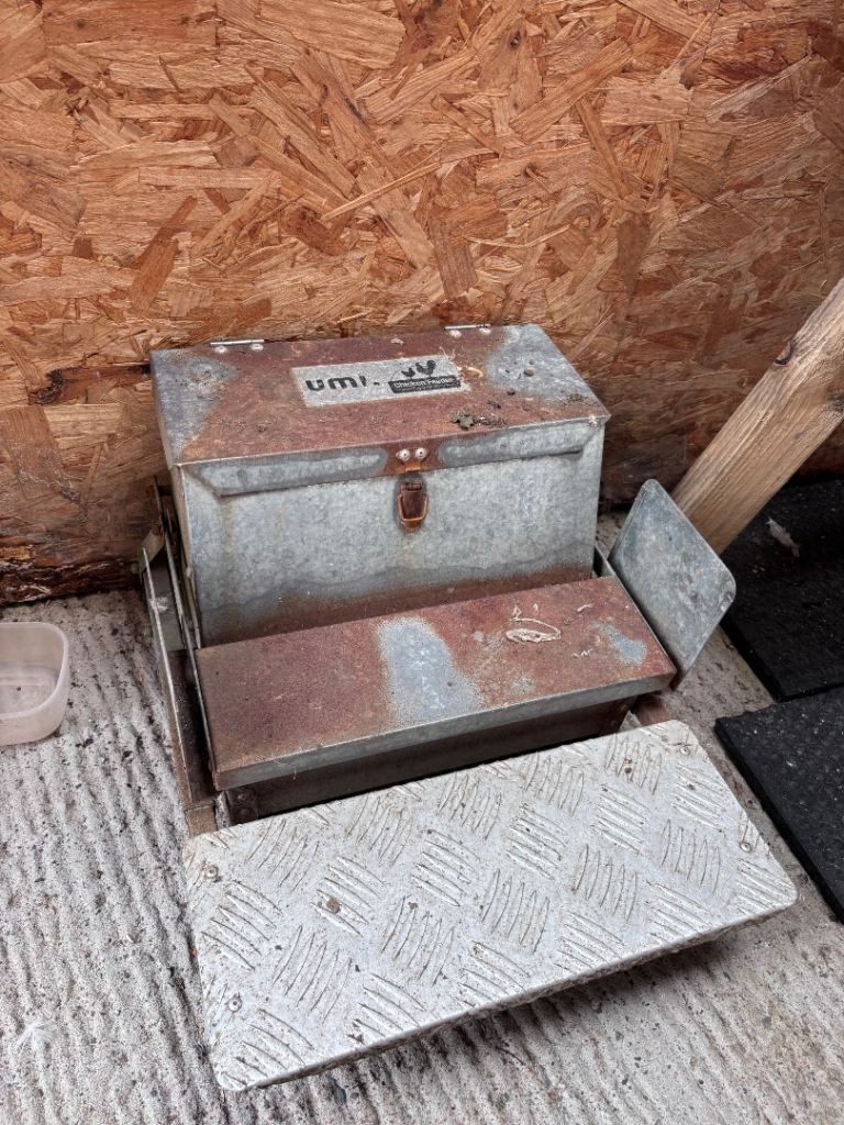 Chicken Treadle Feeder