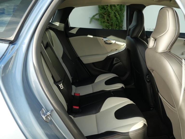 2016 Volvo V40 Cross Country 2.0 T5 Pro Hatchback 5dr Petrol Auto AWD Euro 6 (s/s) (245 ps) Hatch...