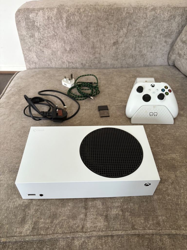 Xbox Series S 512GB + 512GB Expansion Card + Controller + Charging Dock