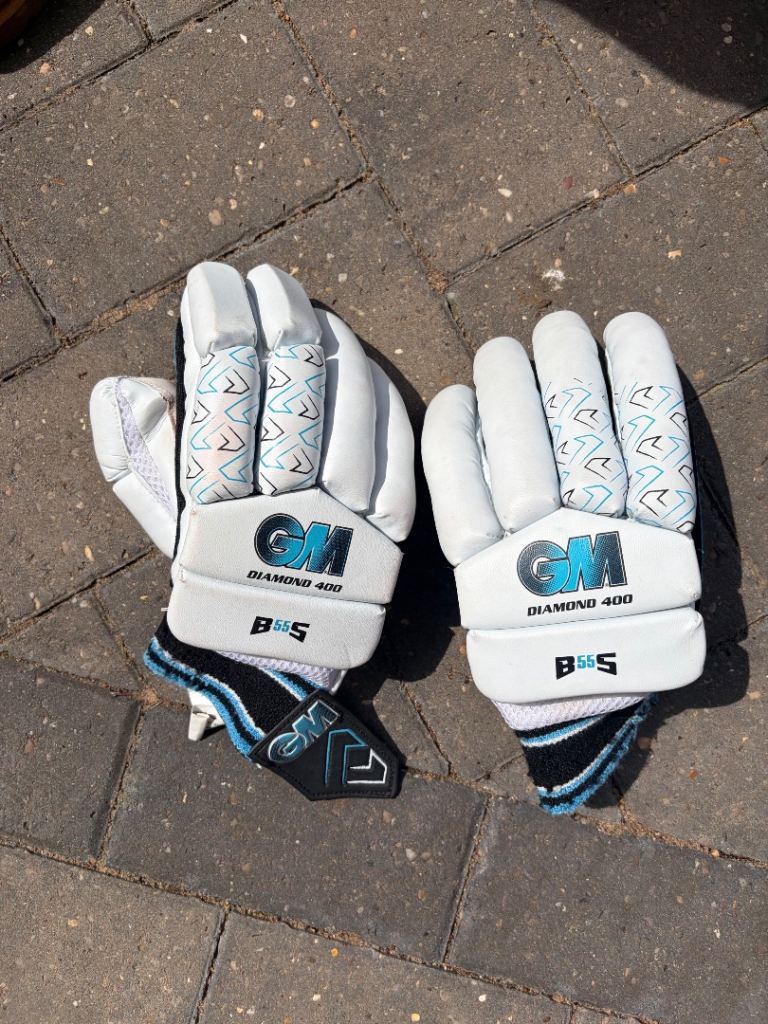 GM Adult Cricket Gloves RH