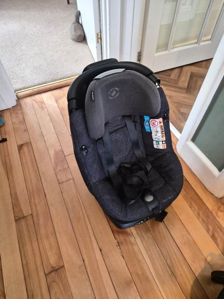  Maxi Cosi AxissFix Plus i-Size Car Seat-Black Lines