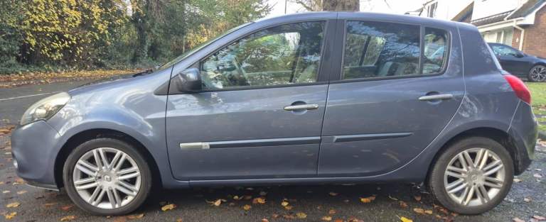 Automatic - Luxury Model. Renault Clio Initiale TOM TOM - SAT NAV. 1.6 Petrol - 5 doors - 2010