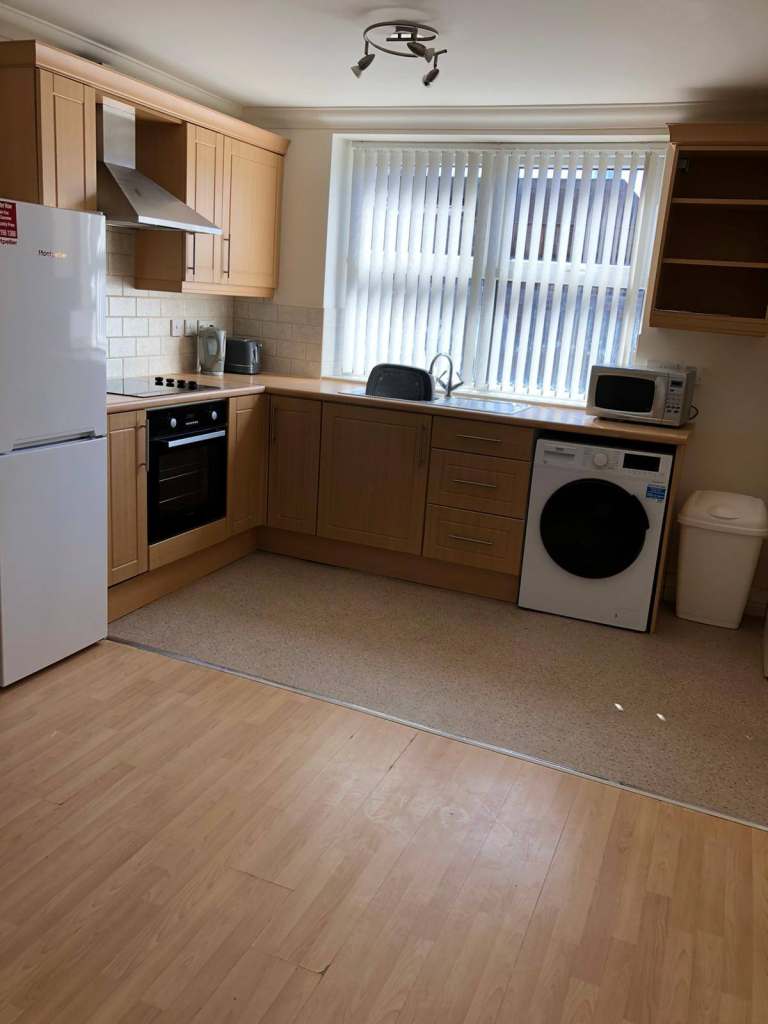 S41 One Bedroom Apartment F/F & Equipped