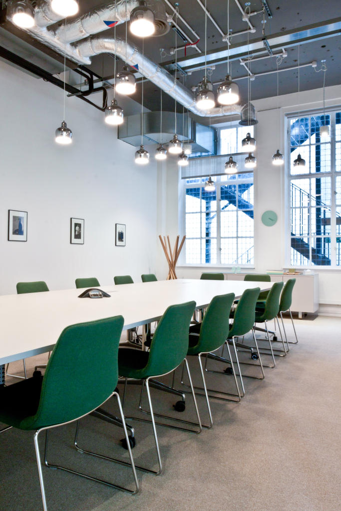 London - W1W8HF \ Work Better in an Office with 5 Workstations