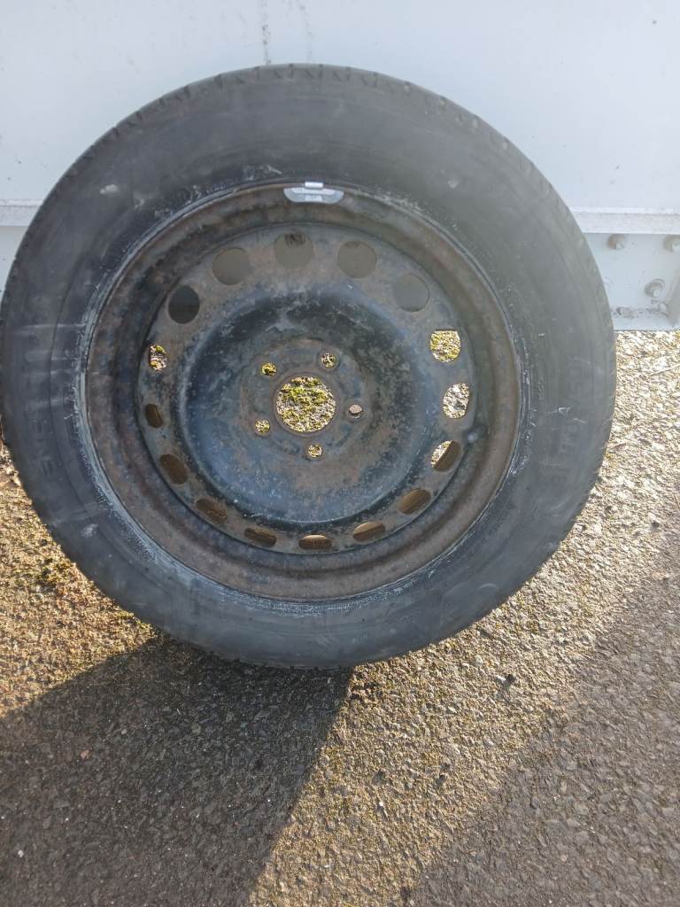 Ford wheel and 205 60 16 tyre