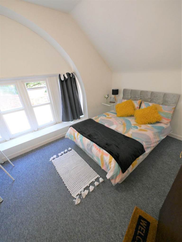 En-suite double room to let in Bournemouth town center. 
