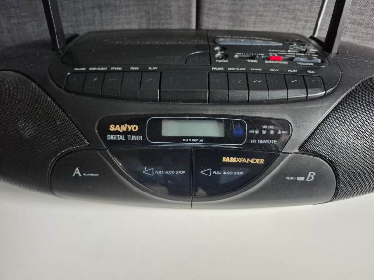 Retro Sanyo MCD-Z37 Boombox