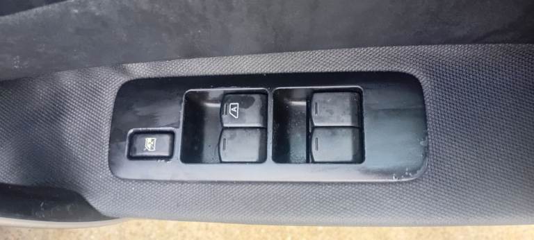NISSAN QASHQAI J10 MK1 DRIVERS DOOR CAR SWITCHES 