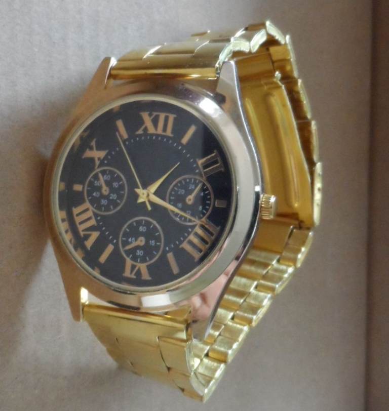 Men's Gold Plated Unbranded Quartz Black Dial Watch Matching Bracelet