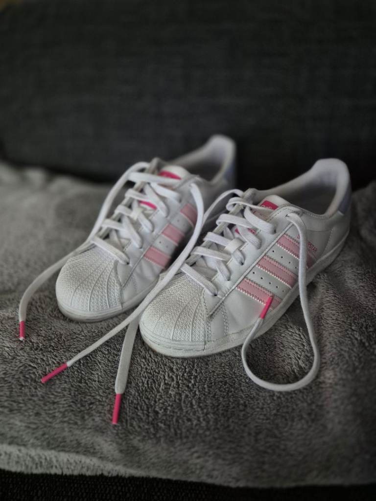 Adidas Superstar Trainers Size UK 4 White With Pink Sides 2 Tone Pink & Blue