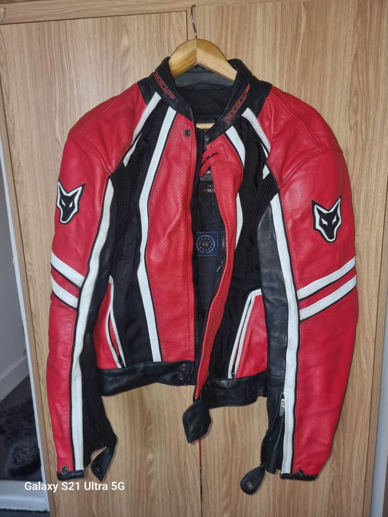 Wolf jacket with pads