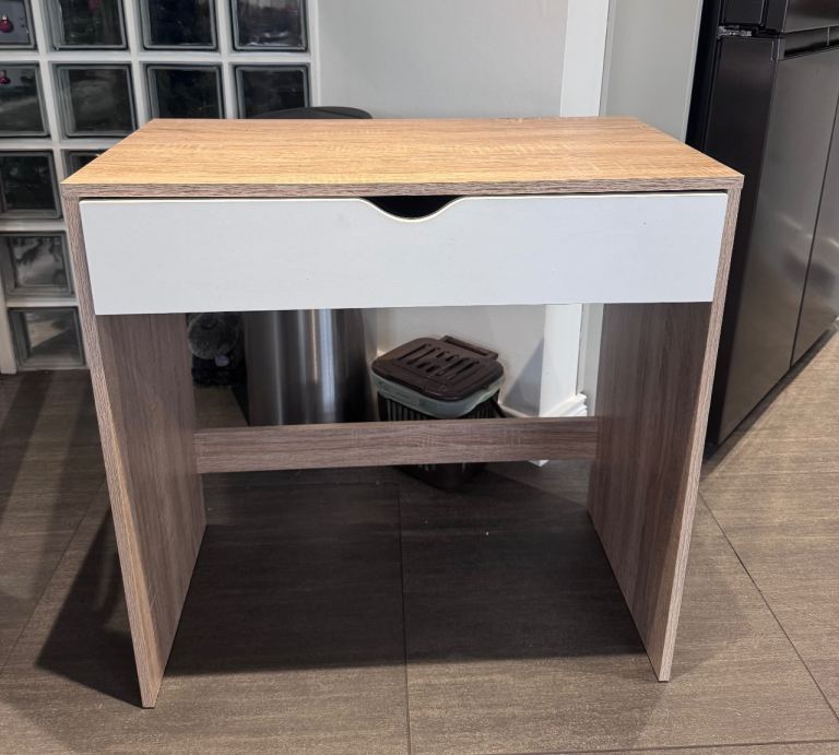 Small bedroom / office desk 