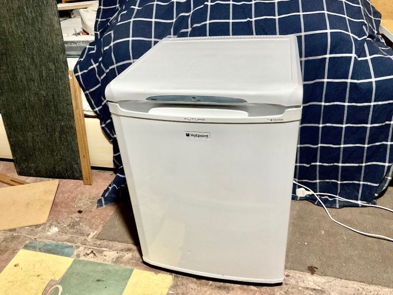 Hotpoint future under counter fridge ( white )