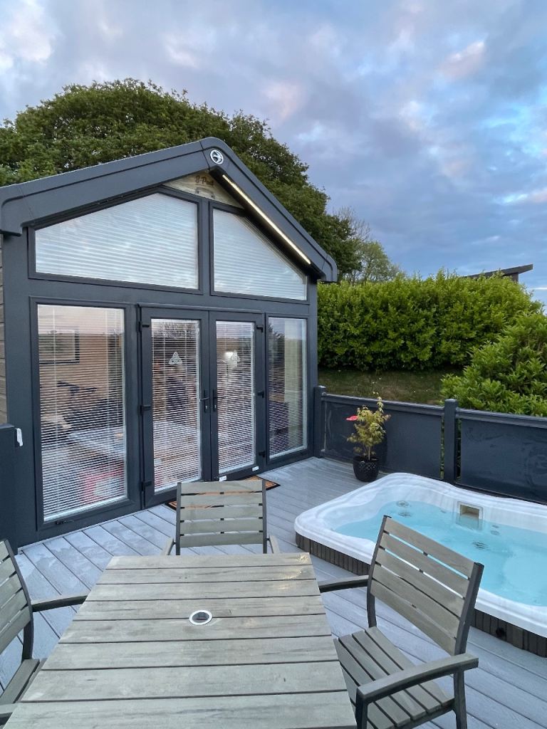 Holiday Home Lodge, Narberth - Rental Permitted