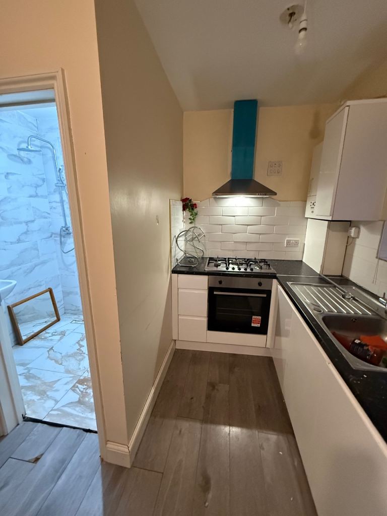 GROUND FLOOR ONE BEDROOM FLAT WITH BILLS INCLUDED AT WALTHAMSTOW CENTRAL AREA E17 6SA AREA. 